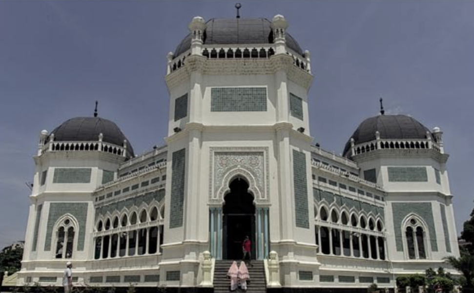 3 Masjid Bersejarah Medan. Arsitekturnya masih Asli!