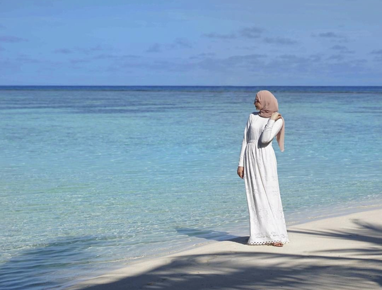 3 Gaya OOTD Hijab Stylish untuk Ke Pantai